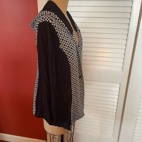 ZENERGY BY CHICO’S | black & white hooded stretchy sweater jacket size 3 or L - Picture 3 of 6